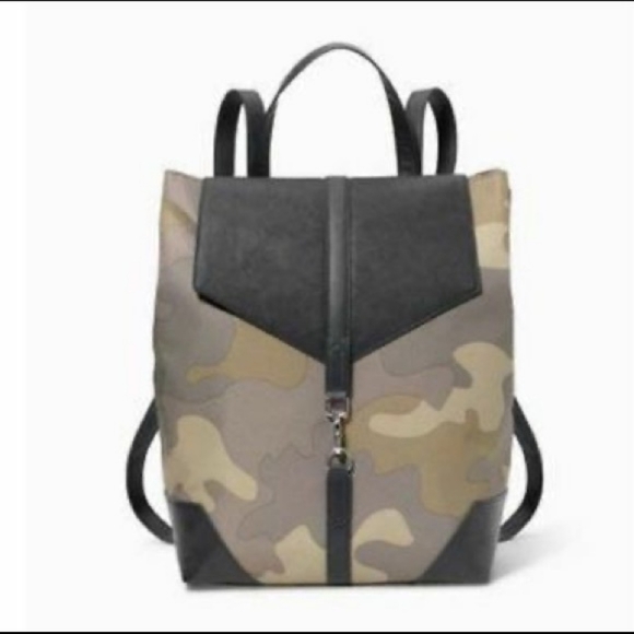 STELLA & Dot Ava Backpack Camo Floral Interior 13x10x6”. - Picture 4 of 8